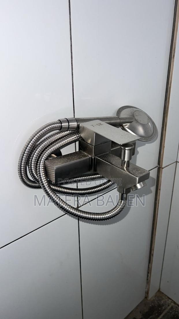 Bath Tap Hot and Cold, Mixer · Photo 1