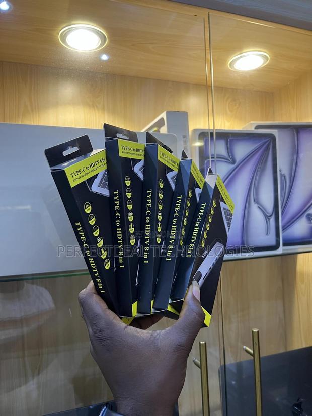 Type C Hub 8-in-1 · Photo 3
