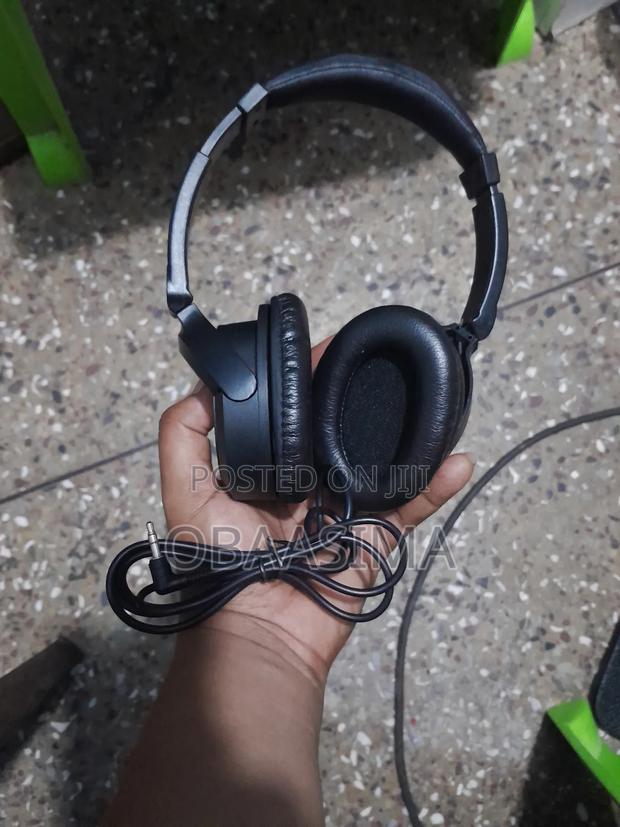 Noise Cancelling Headphones · Photo 1
