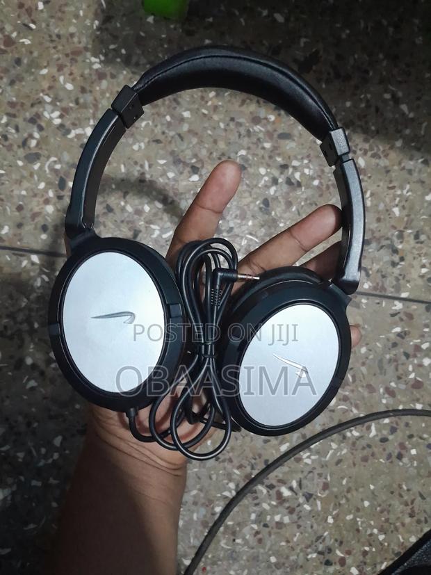 Noise Cancelling Headphones · Photo 2