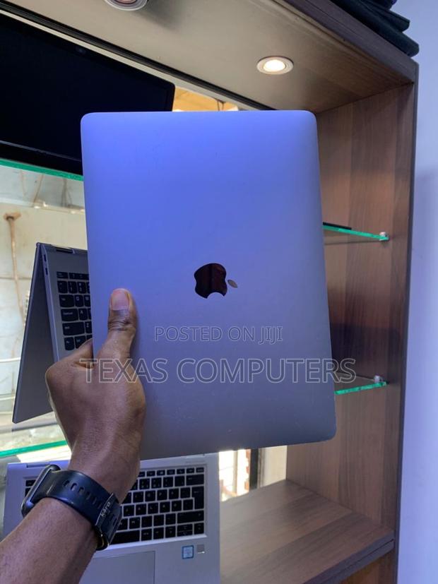 Laptop Apple MacBook Pro 2017 8GB Intel Core I5 SSD 256GB · Photo 1