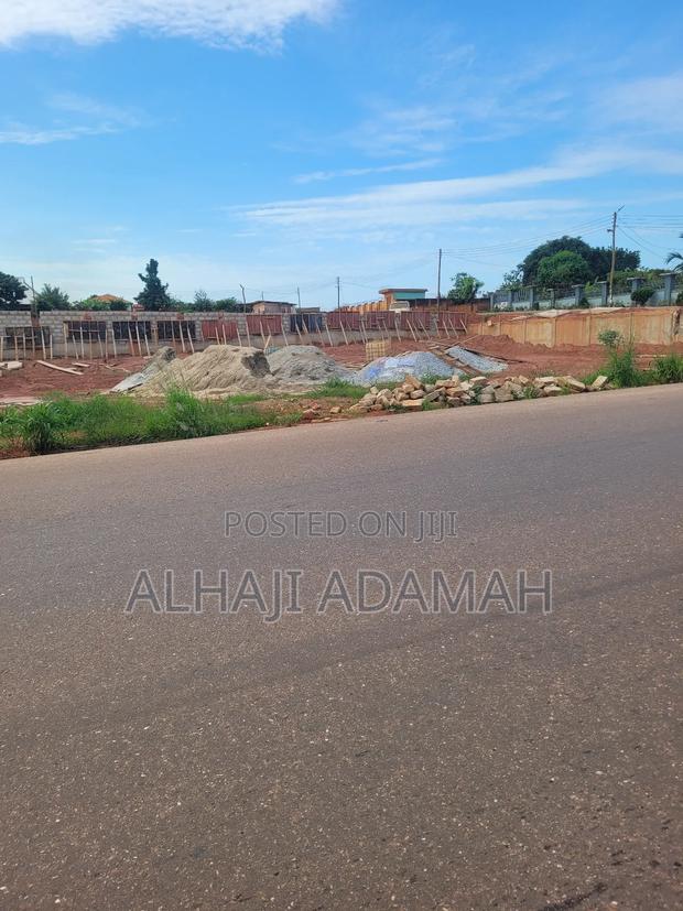 One Acre of Land for Sale Between Santasi and Apire Main Road · Photo 3
