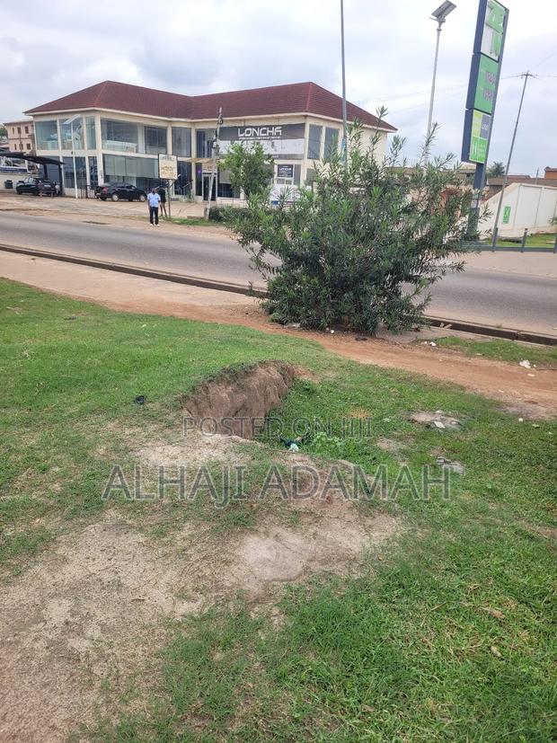 Two Plots of Land for Sale at Aboabo Near Airport Roundabout · Photo 4