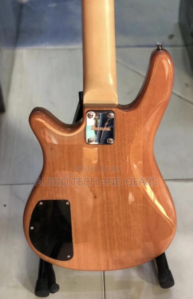 Ibanez Passive Bass Guitar · Photo 2