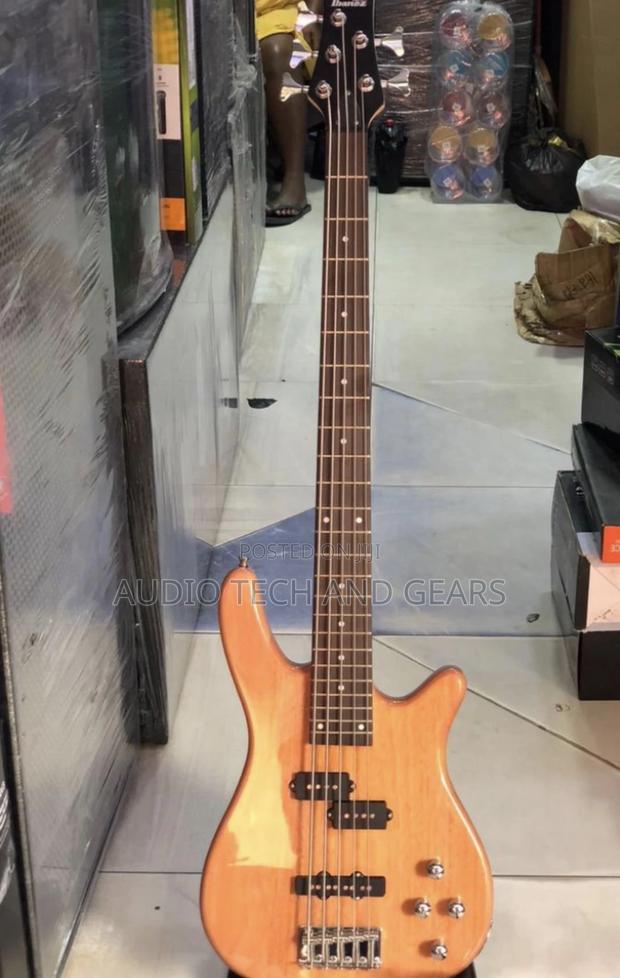 Ibanez Passive Bass Guitar · Photo 1