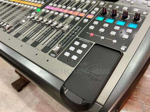 Behringer X32 Digital Mixer · Photo 3