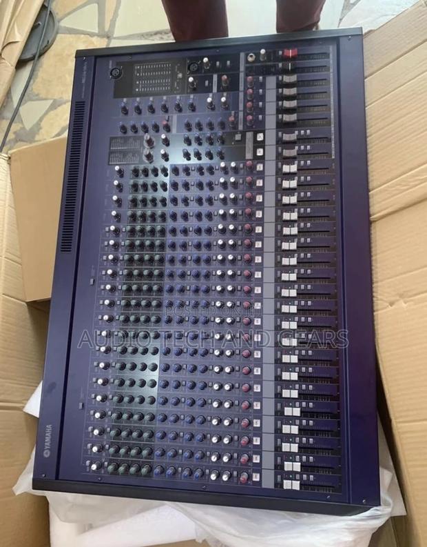 Yamaha Mg24xu 24 Channel Mixer · Photo 1