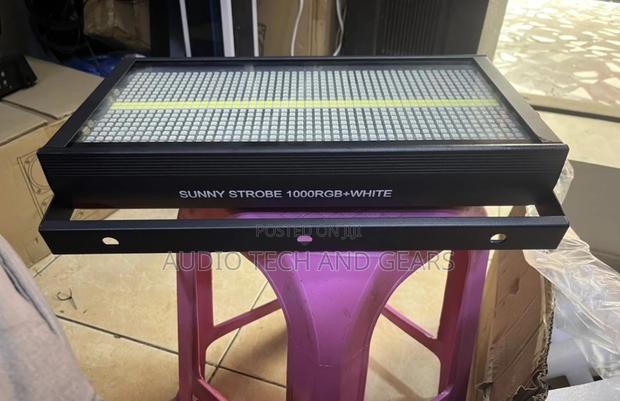 Sunny Strobe Led Strobe Lights {1000rgb+White} · Photo 1