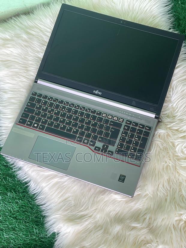 Laptop Fujitsu Lifebook AH532 8GB Intel Core I7 SSD 256GB · Photo 1