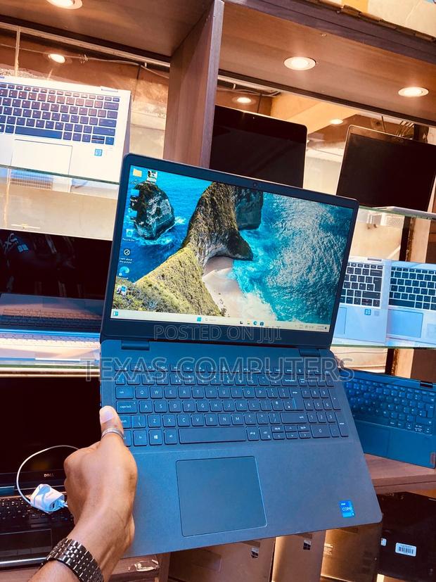Laptop Dell Vostro 3500 8GB Intel Core I7 SSD 256GB · Photo 1