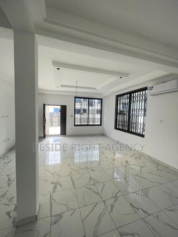 3bdrm House in Oyarifa for sale · Photo 2