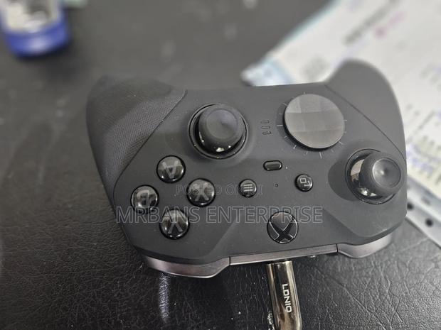 Xbox Elite Series 2 Controller From Home · Photo 3