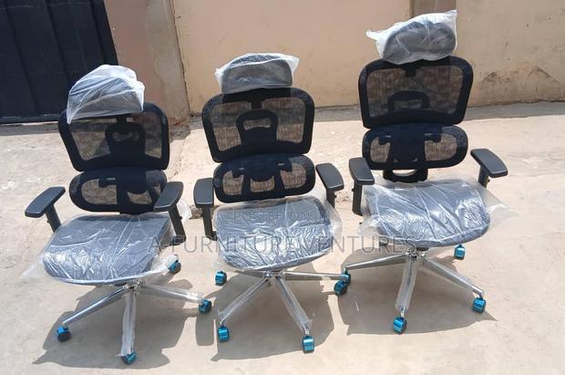 Orthopedic Swivel Mesh Chair · Photo 1