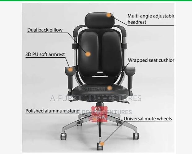 Comfortable Kidney Chair · Photo 1