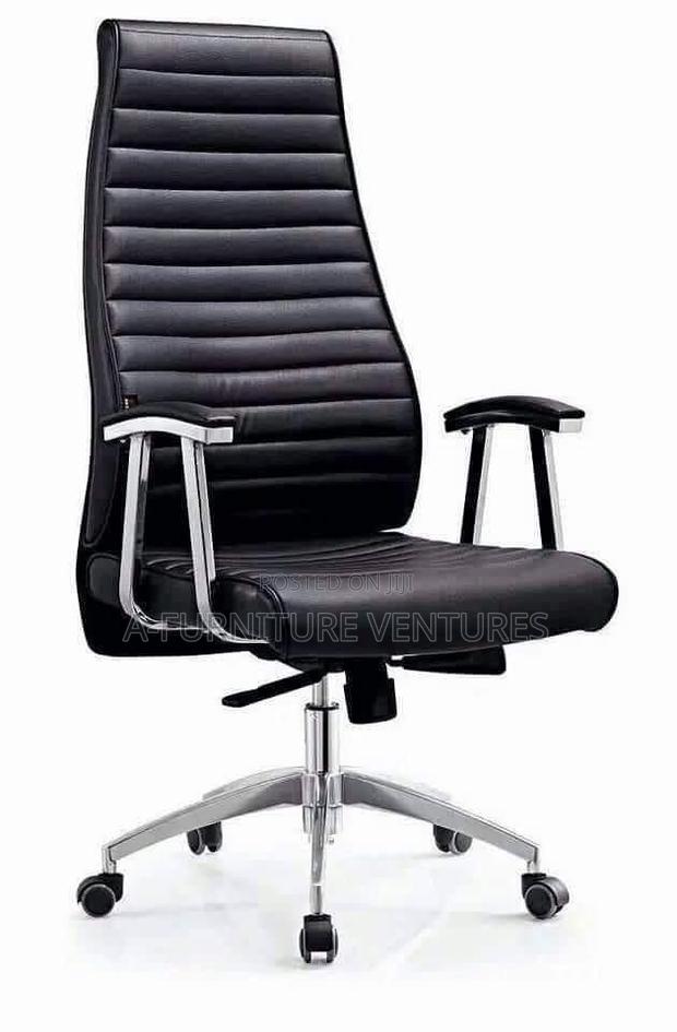 High-Back Manager Leather Chair · Photo 1