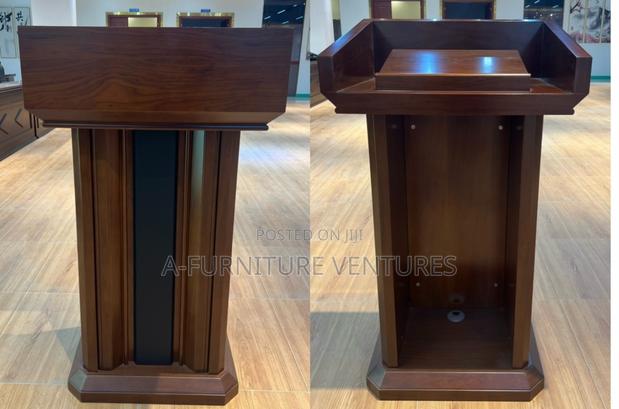 Wooden Podium · Photo 1