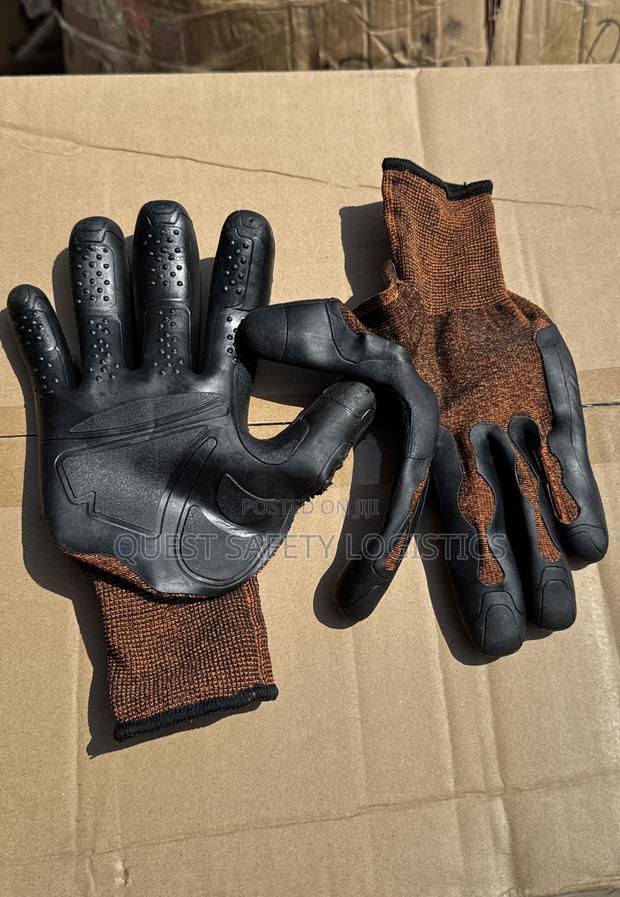 Electrical Hand Gloves Short · Photo 1