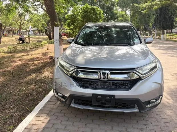 Honda CR-V 2018 Silver · Photo 1