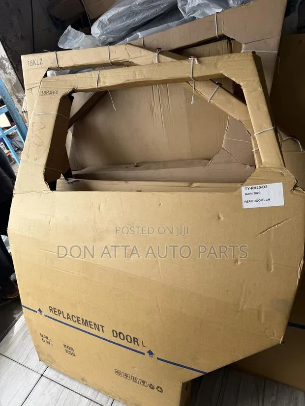 Toyota RAV4 2020 Back Left Door Available! Autoparts Aberdeen · Photo 1