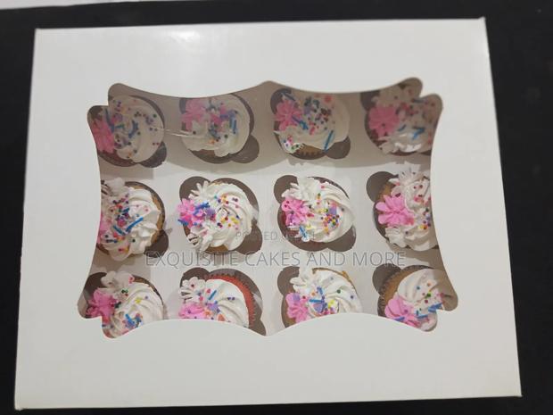 12 Vanilla and Strawberry Cupcakes, Order · Photo 2