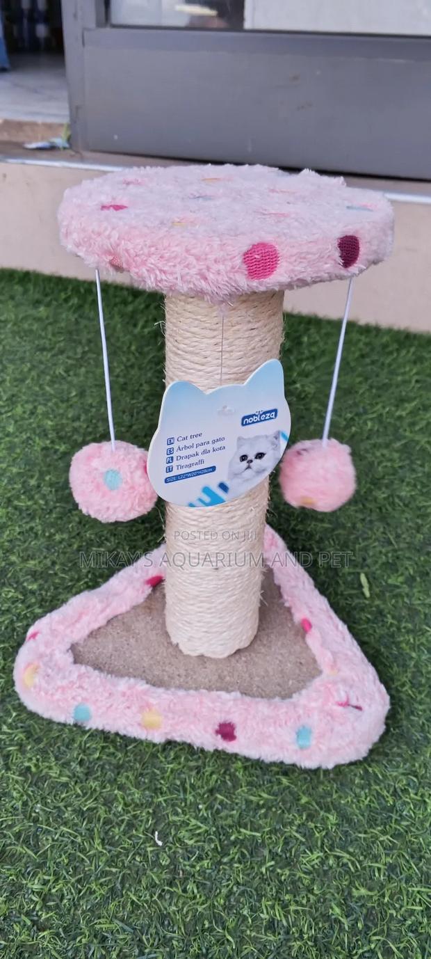 Short Scratching Post With Bells for Cat · Photo 1