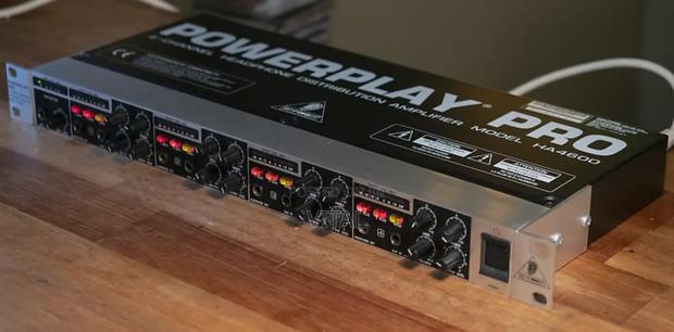 Behringer Powerplay Ha4600 4 Channels Headphone Amplifier · Photo 1
