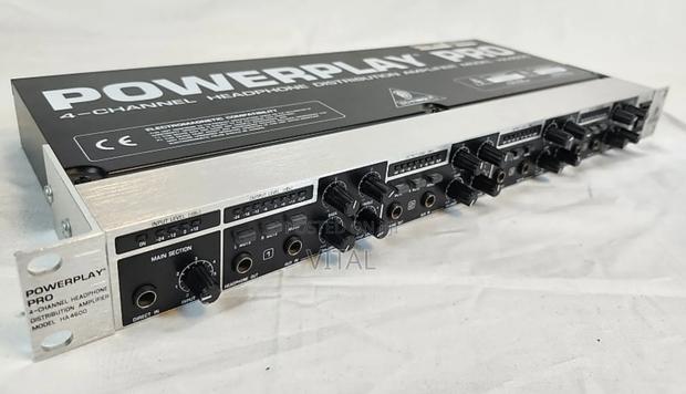 Behringer Powerplay Ha4600 4 Channels Headphone Amplifier · Photo 2