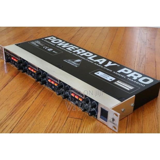 Behringer Powerplay Ha4600 4 Channels Headphone Amplifier · Photo 3
