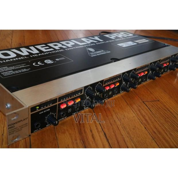 Behringer Powerplay Ha4600 4 Channels Headphone Amplifier · Photo 4