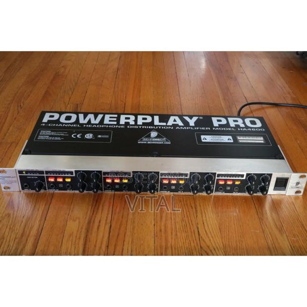 Behringer Powerplay Ha4600 4 Channels Headphone Amplifier · Photo 6