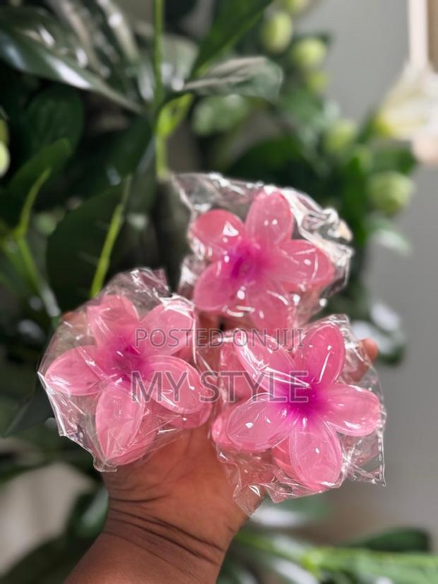 Hair Clip Flower Design · Photo 1