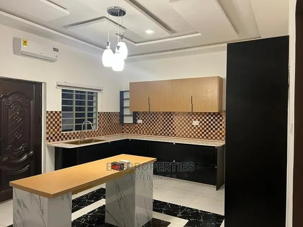 3bdrm House in E a Properties, Lake Side Estate for Sale · Photo 6