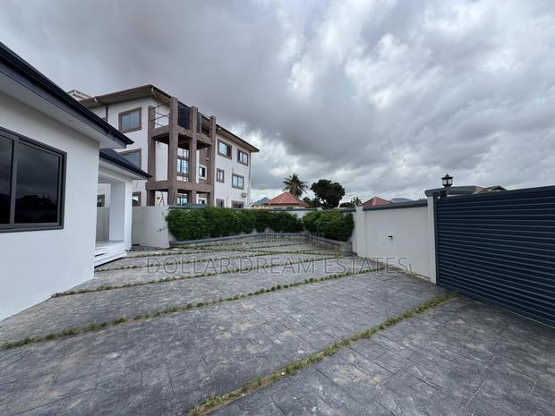 3bdrm House in Ashomang Estate for sale · Photo 2