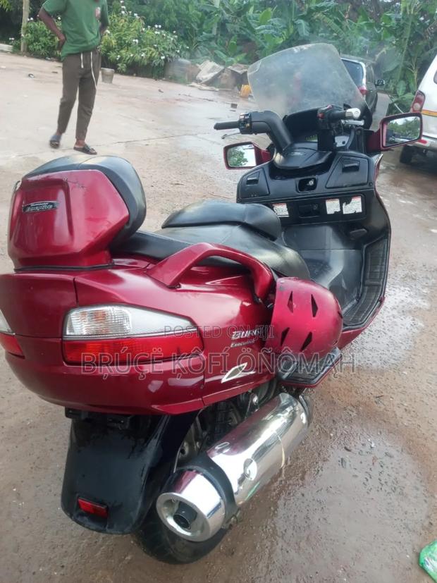 Suzuki Burgman 2010 Red · Photo 2