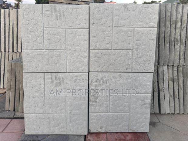 40 X 40cm Pavement Slab · Photo 3