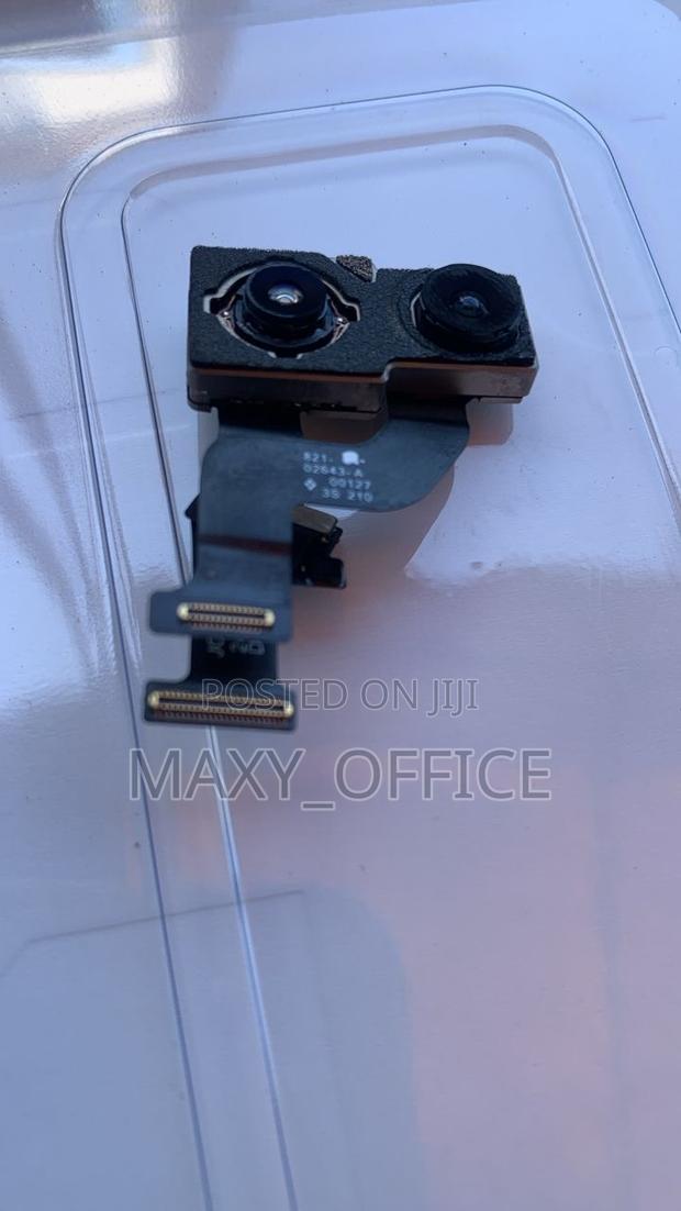 Front and Back Cameras for All iPhones · Photo 1