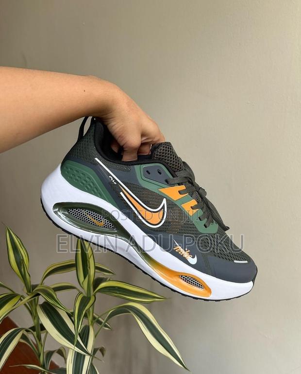 Nike Air Max Zoom Sneaker In Different Colours , Swipe >>>> · Photo 2