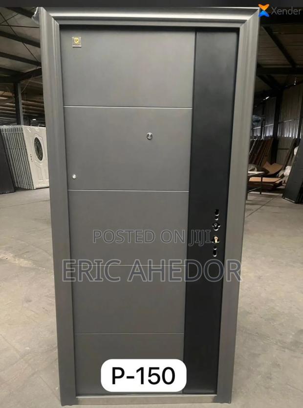 Complete Full Metal Smooth Door and Accessories · Photo 1