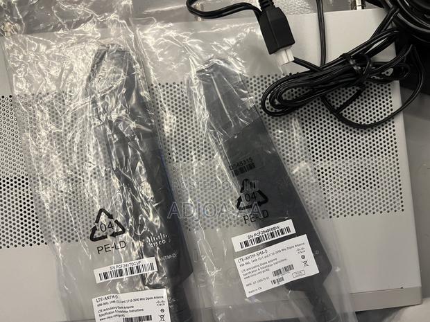 Cisco Router C1111-8p Lte · Photo 4