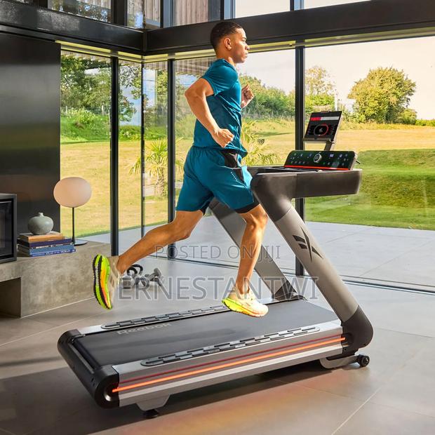 Reebok Z-Tech Dc Treadmill With Connected Fitness · Photo 4