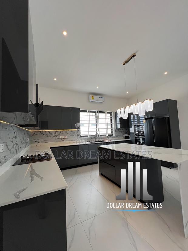 5bdrm House in Sakumono for sale · Photo 6