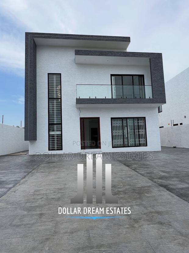 5bdrm House in Sakumono for sale · Photo 2