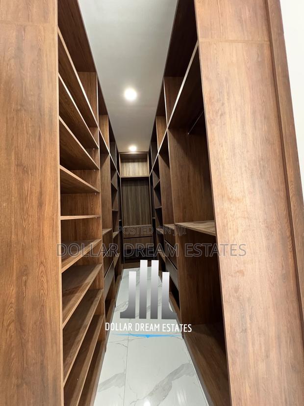 5bdrm House in Sakumono for sale · Photo 8