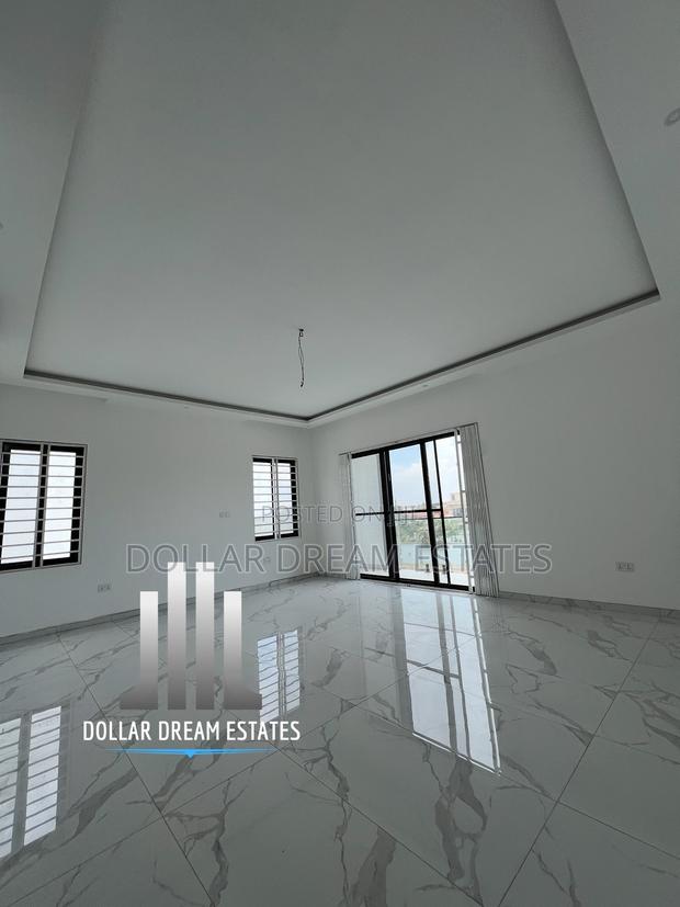 5bdrm House in Sakumono for sale · Photo 4