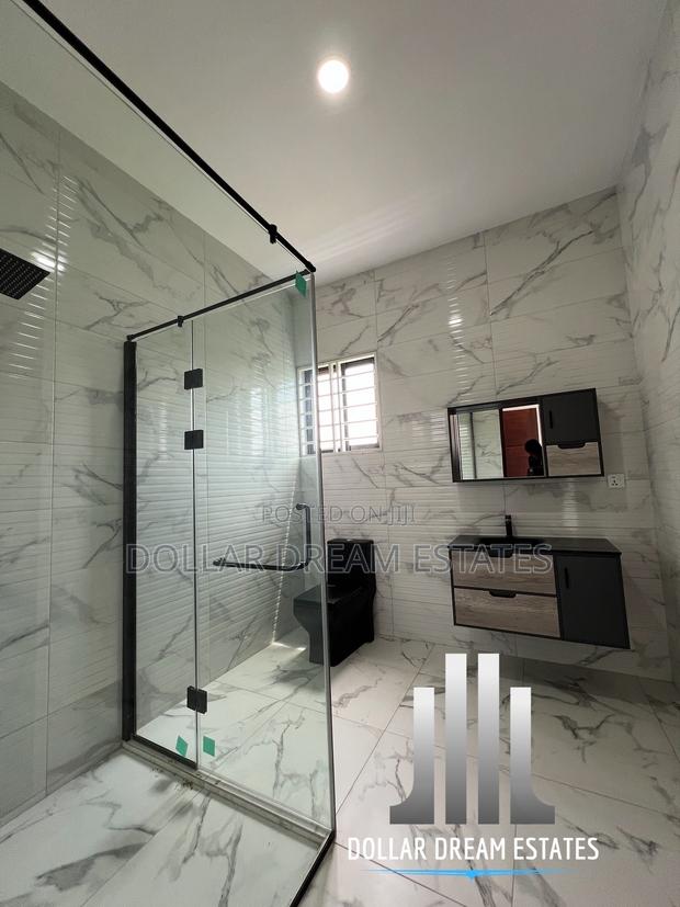 5bdrm House in Sakumono for sale · Photo 5