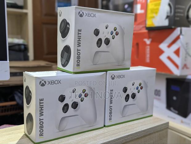 Microsoft Xbox Series S Or X Wireless Controller Robot White · Photo 2