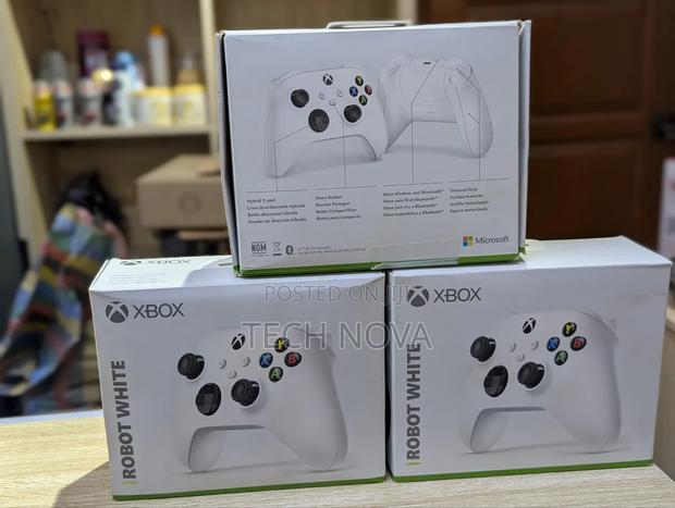 Microsoft Xbox Series S Or X Wireless Controller Robot White · Photo 3