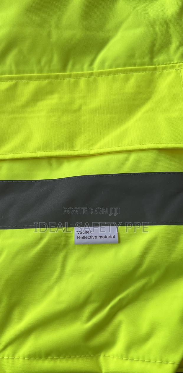 Reflective Jacket [High-visibility Safety Jacket] · Photo 2