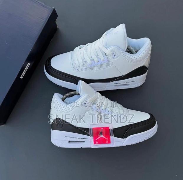 Air Jordan Retro R3 Og Whiteblack · Photo 1