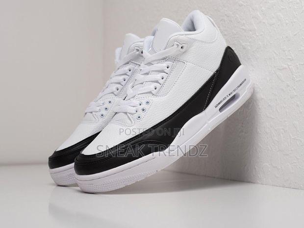 Air Jordan Retro R3 Og Whiteblack · Photo 2
